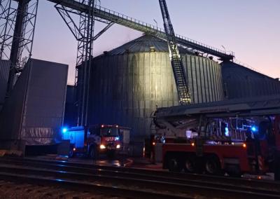 Gaisras Klaipėdoje:  rapsų ciklone degė apie 1000 kub. m  sukrautų rapsų.